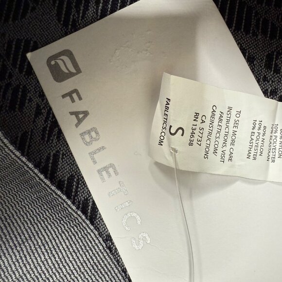 Fabletics Sebastian Womens Size S Gray Black Floral Mid-Calf Capri Leggings - Picture 9 of 11